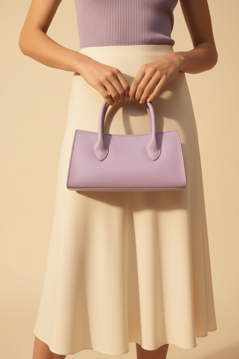 Zara mini lila çanta manken görseli 2